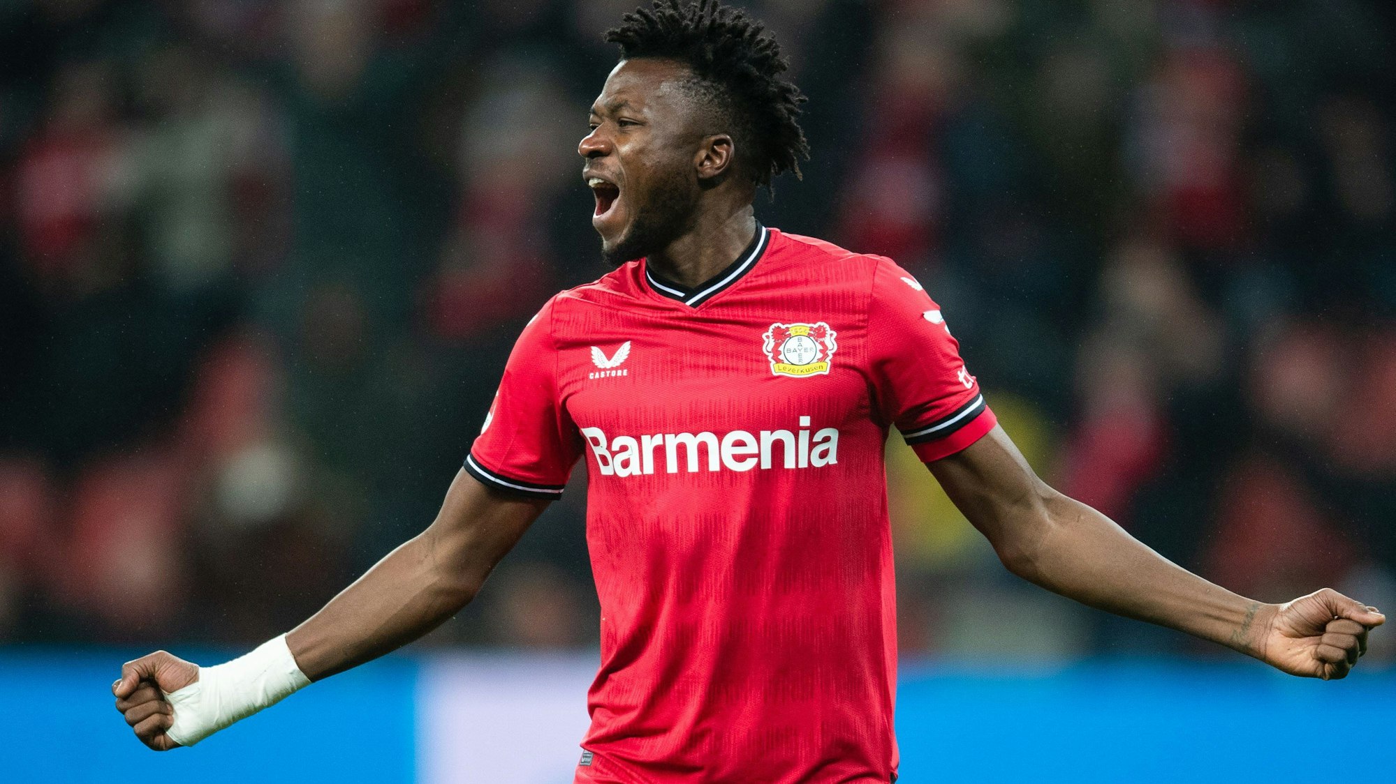 25.01.2023, Nordrhein-Westfalen, Leverkusen: Fußball: Bundesliga, Bayer Leverkusen - VfL Bochum, 17. Spieltag, BayArena. Leverkusens Torschütze Edmond Tapsoba jubelt nach seinem Treffer zur 1:0 Führung. Foto: Marius Becker/dpa - WICHTIGER HINWEIS: Gemäß den Vorgaben der DFL Deutsche Fußball Liga bzw. des DFB Deutscher Fußball-Bund ist es untersagt, in dem Stadion und/oder vom Spiel angefertigte Fotoaufnahmen in Form von Sequenzbildern und/oder videoähnlichen Fotostrecken zu verwerten bzw. verwerten zu lassen. +++ dpa-Bildfunk +++