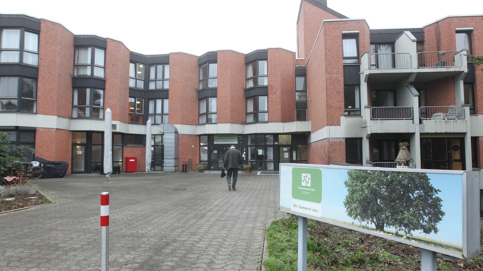 Der Eingang eines Seniorenzentrums in Eitorf.