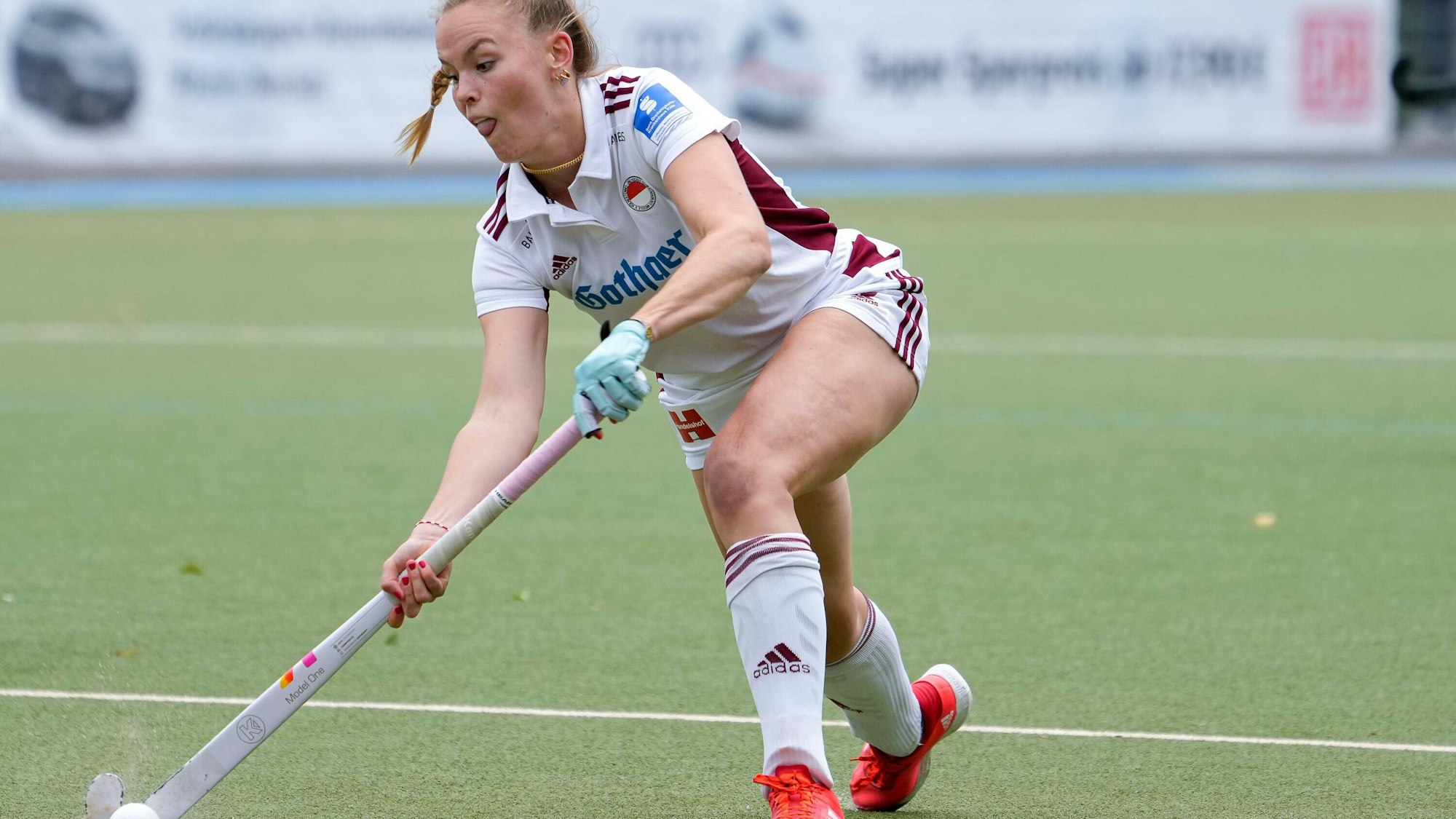Pia Maertens KTHC, 35, am Ball, Freisteller, Ganzkörper, Einzelbild, Einzelfoto, Aktion, Action, 01.10.2022, Mannheim Deutschland, Hockey, 1. Bundesliga, Damen, Mannheimer HC - Rot-Weiss Köln *** Pia Maertens KTHC, 35 , on the ball, crop, full body, single image, single photo, action, action, 01 10 2022, Mannheim Germany , Hockey, 1 Bundesliga, Women, Mannheimer HC Rot Weiss Köln xozx