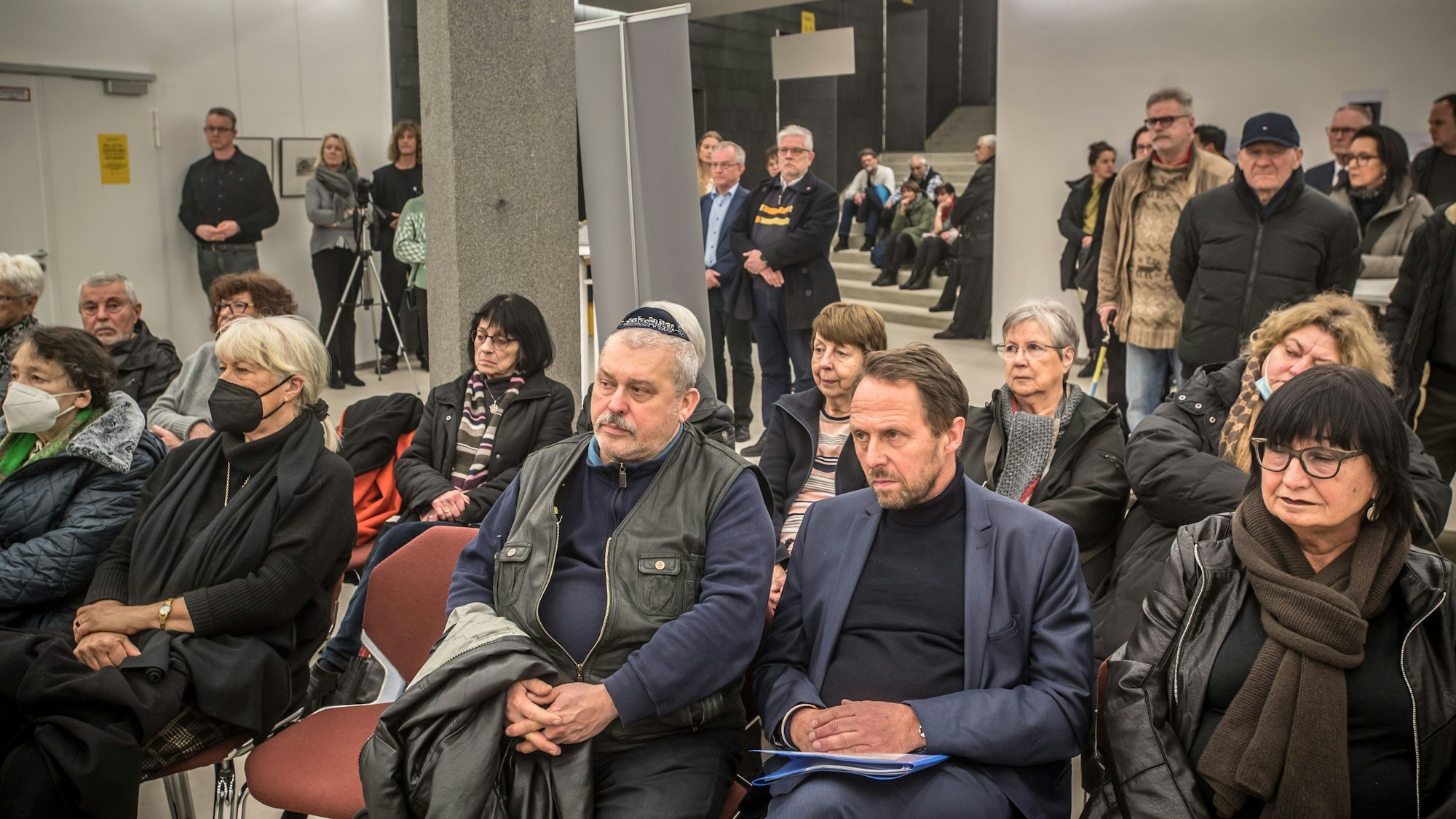 Uwe Richrath, Lev Ismikhanov. Ausstellungseröffnung zum gedenktag in der Galerie im Forum. Foto: Ralf Krieger