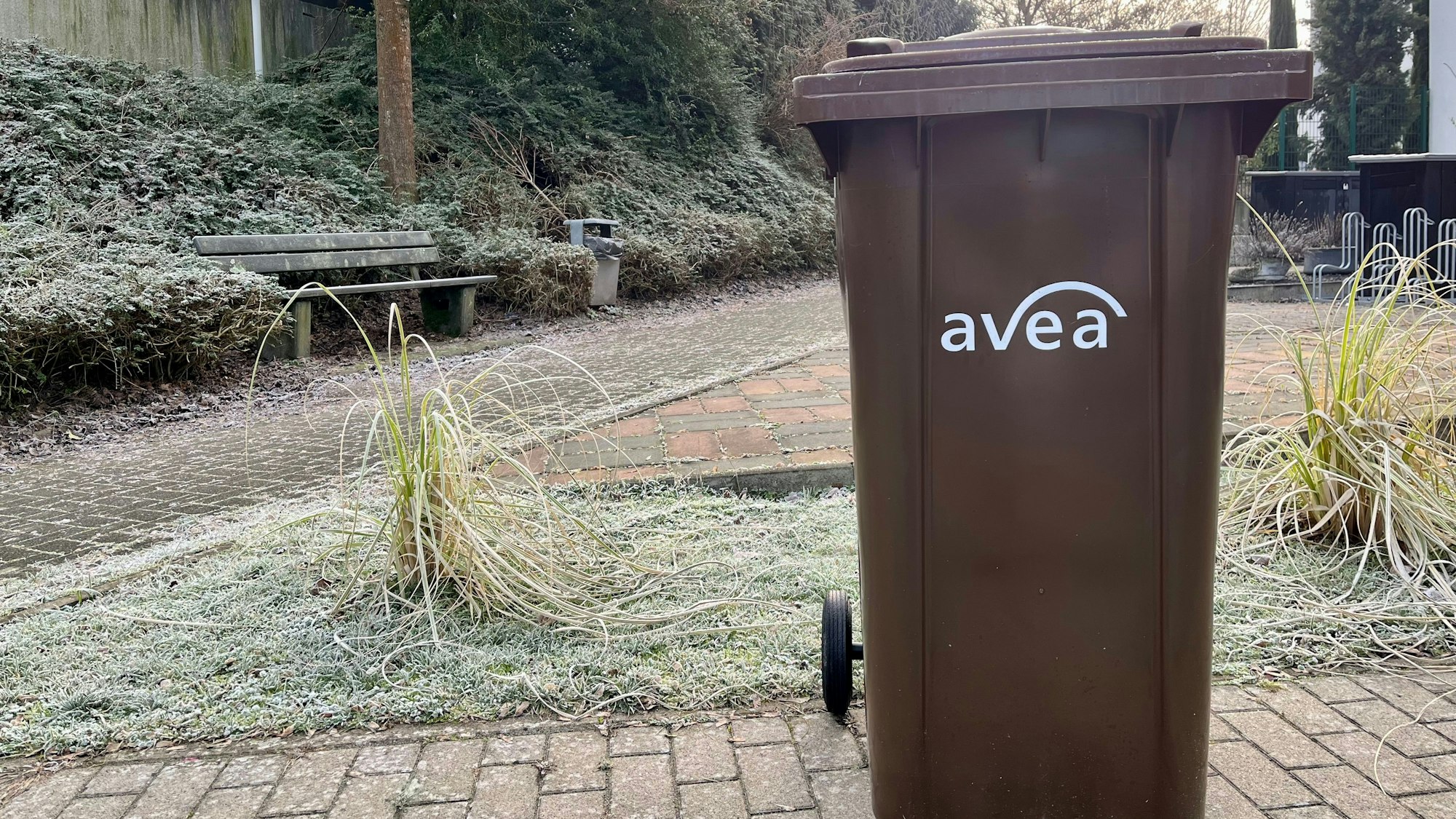 Das durchgefärbte Leverkusener Modell der Biotonne mit Dichtlippe und Filter