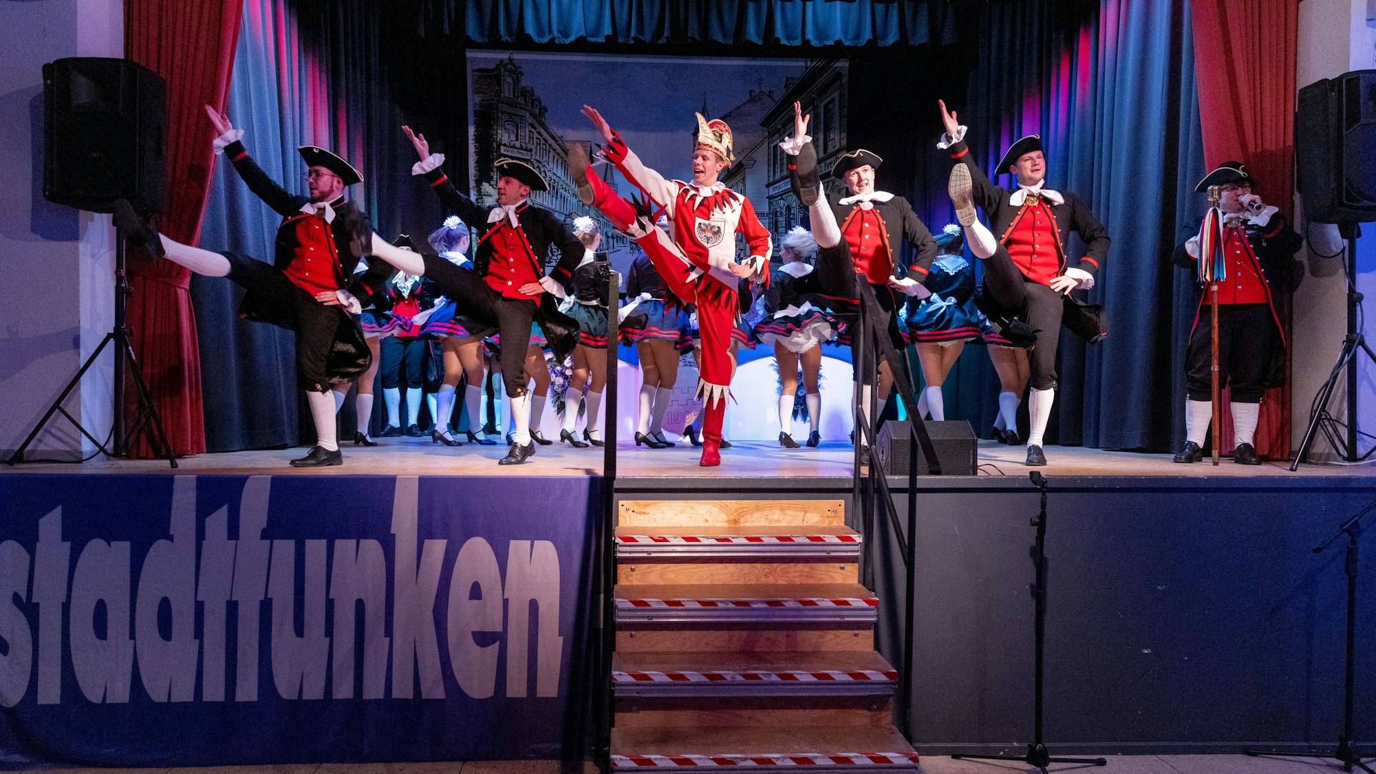 20.01.2023, Köln: Die Traditionstanzgruppe Hellige Knäächte un Mägde auf Tour im Karneval.
Foto: Michael Bause