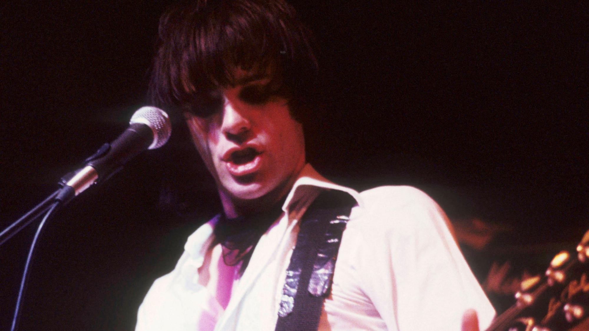 Richey Edwards von den Manic Street Preachers am Mikro.