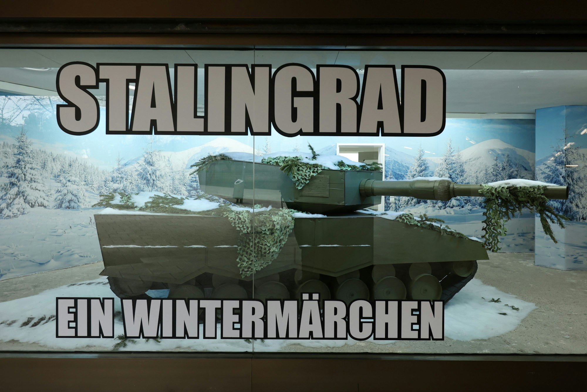 Dazu ein Schriftzug: „Stalingrad. Ein Wintermärchen.“