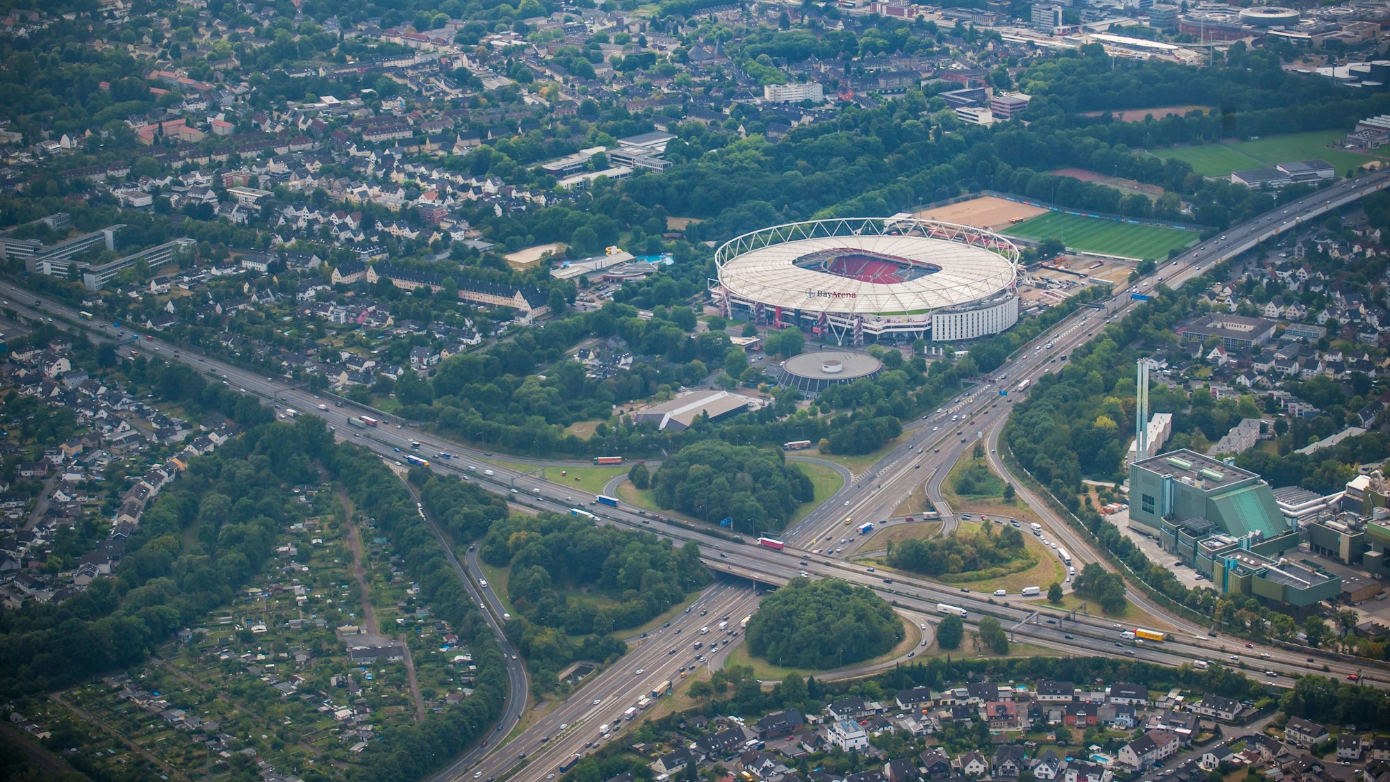 Das Autobahnkreuz Leverkusen aus der Luft