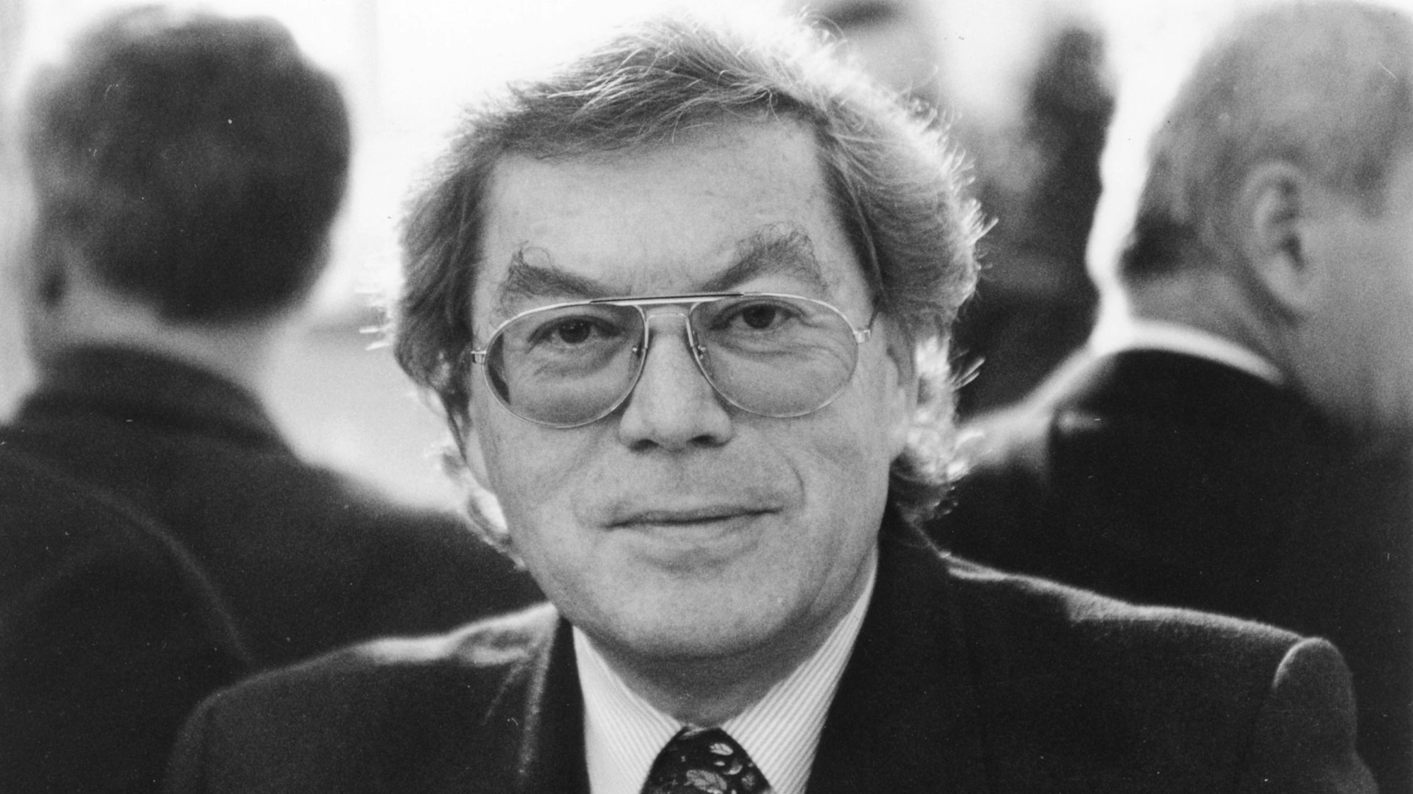 Porträt von Jack Schmuckli, Ex-Sony-Chef für Deutschland und Europa. Schwarz-Weiß-Foto, Schmuckli lächelt in die Kamera.