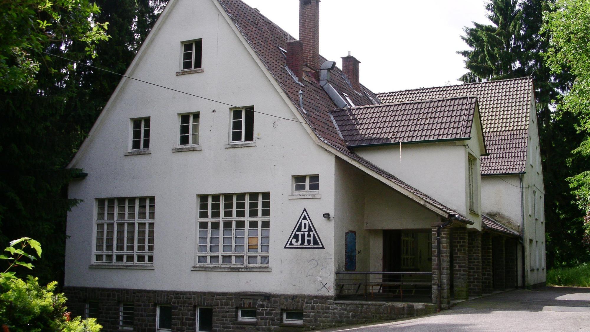 Das Foto zeigt die 2007 abgebrochene Jugendherberge in Kürten