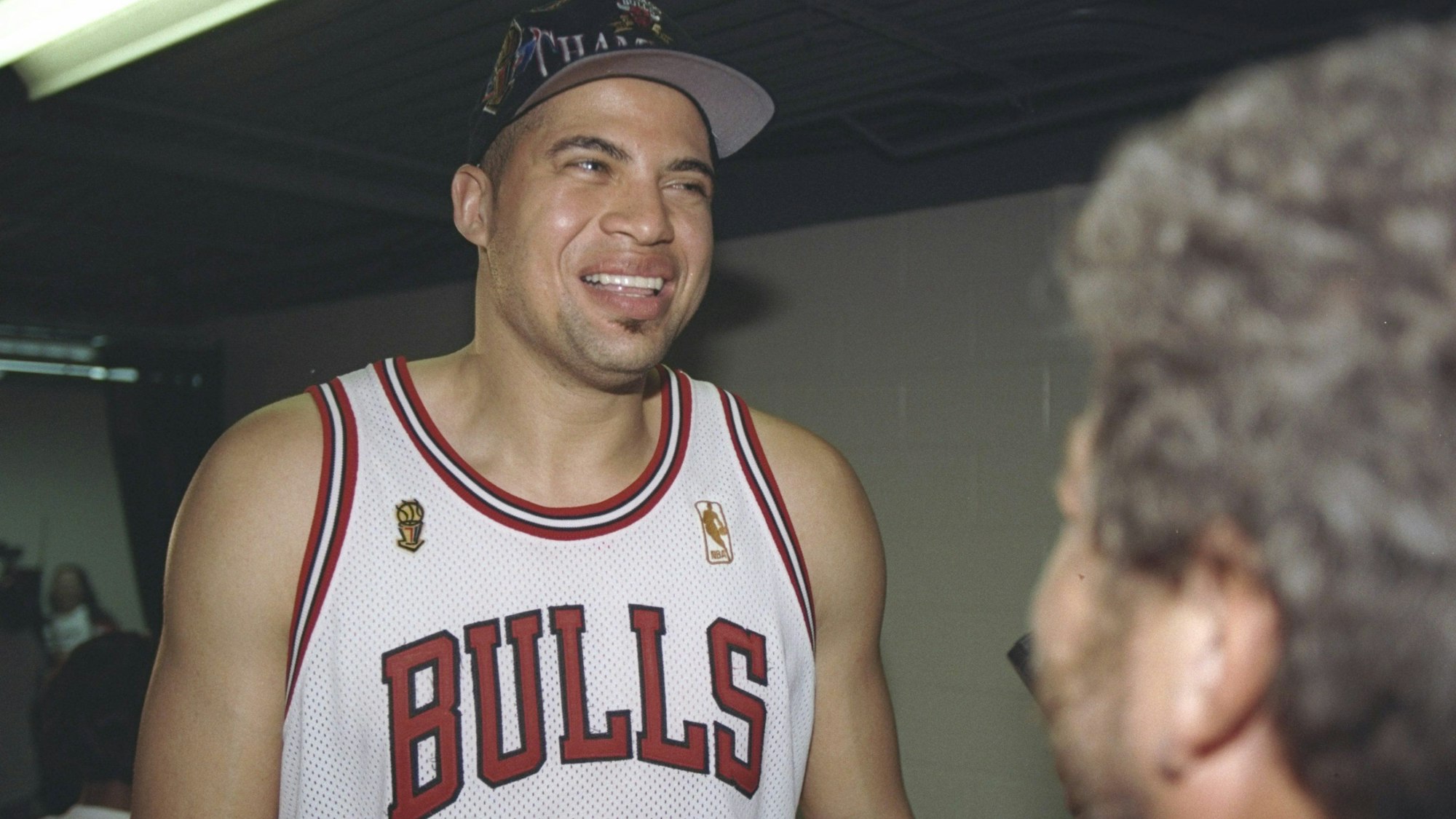Bison Dele wird interviewt.