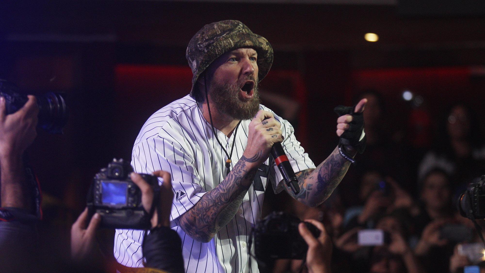 Frontmann vom Limp Bizkit Fred Durst bei einer Show.