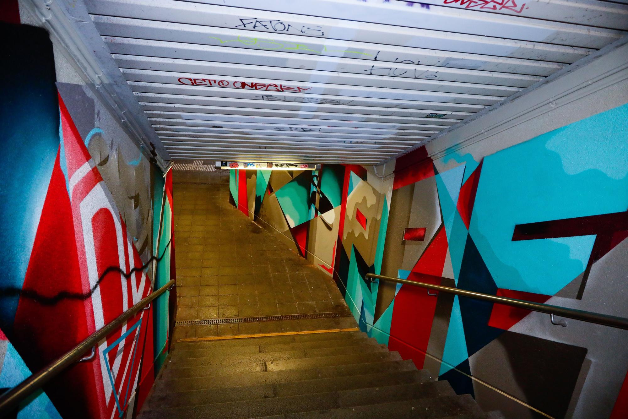 Das Bild zeigt die Streetart-Neugestaltung im Bahnhof Köln-Nippes.