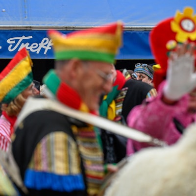 Die Party findet meist schon in den Warteschlangen vor den Kneipen statt