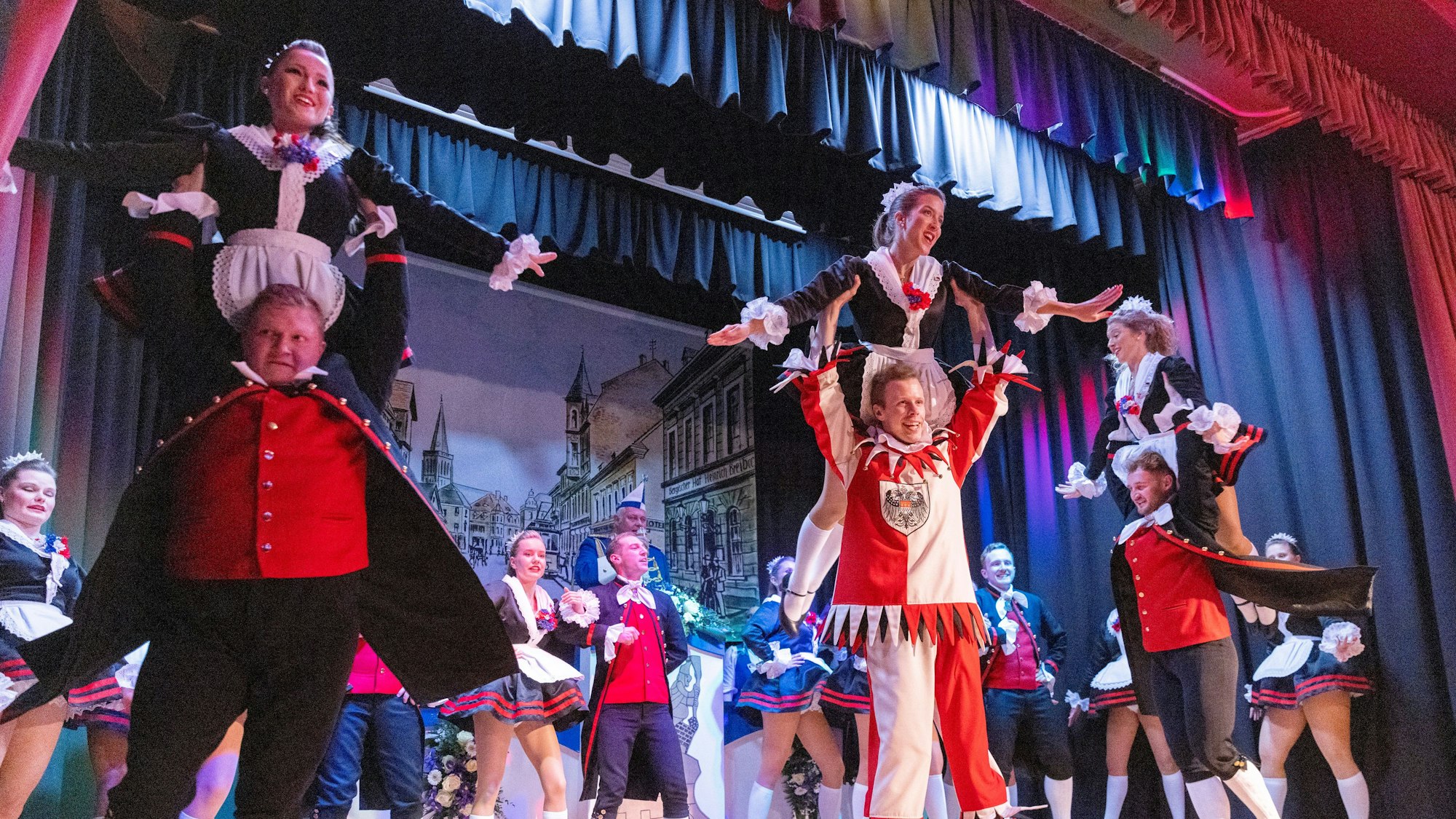 20.01.2023, Köln: Die Traditionstanzgruppe Hellige Knäächte un Mägde auf Tour im Karneval.
Foto: Michael Bause