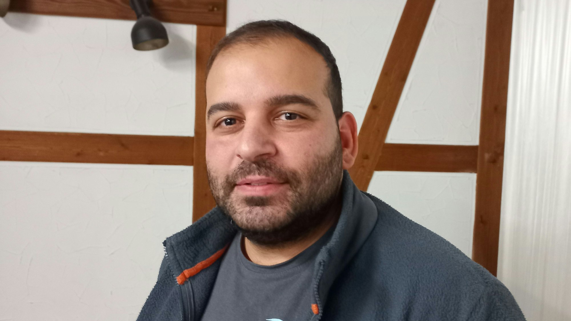 Cem Sayilgan, Vorsitzender Kreisschiedsrichterausschuss Berg, im Porträt.