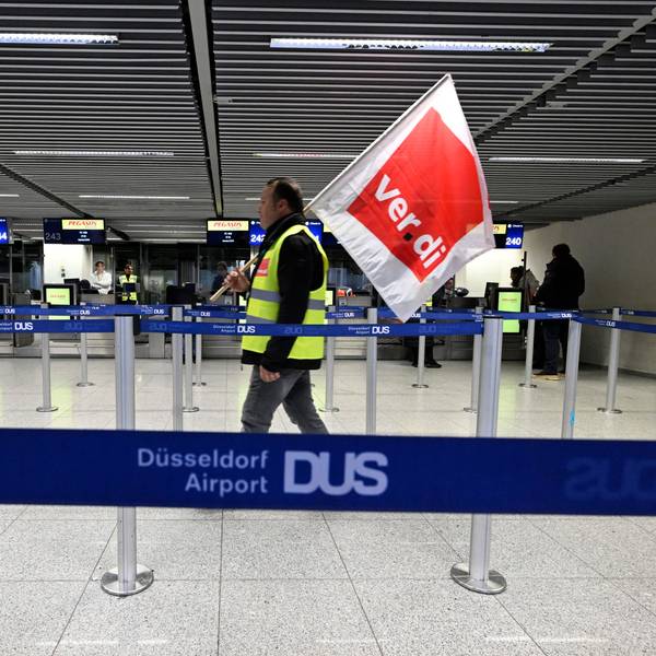 Düsseldorf: Beschäftigte der Abfertigung des Flughafens streiken im Januar 2023 für bessere Löhne.