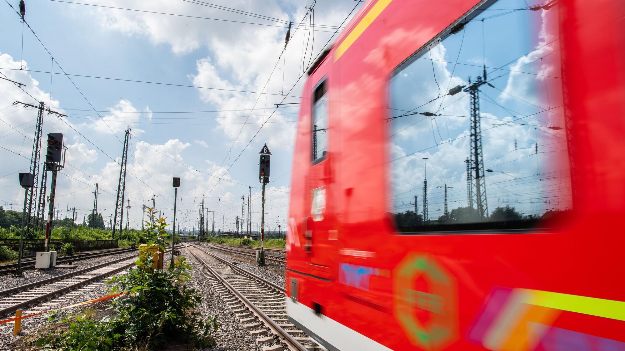 Im Großraum Gelsenkirchen gibt es Ausfälle und Verspätungen. (Symbolfoto)