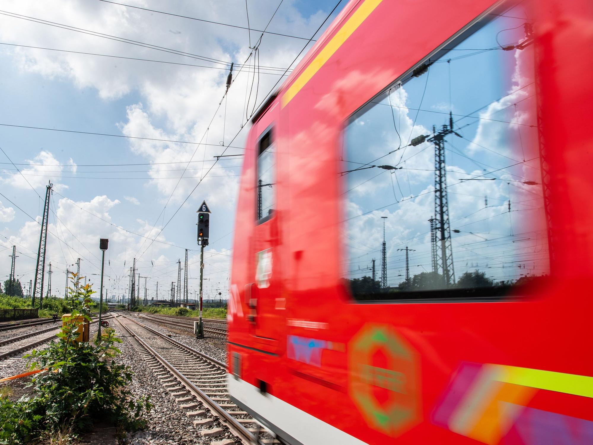 Im Großraum Gelsenkirchen gibt es Ausfälle und Verspätungen. (Symbolfoto)