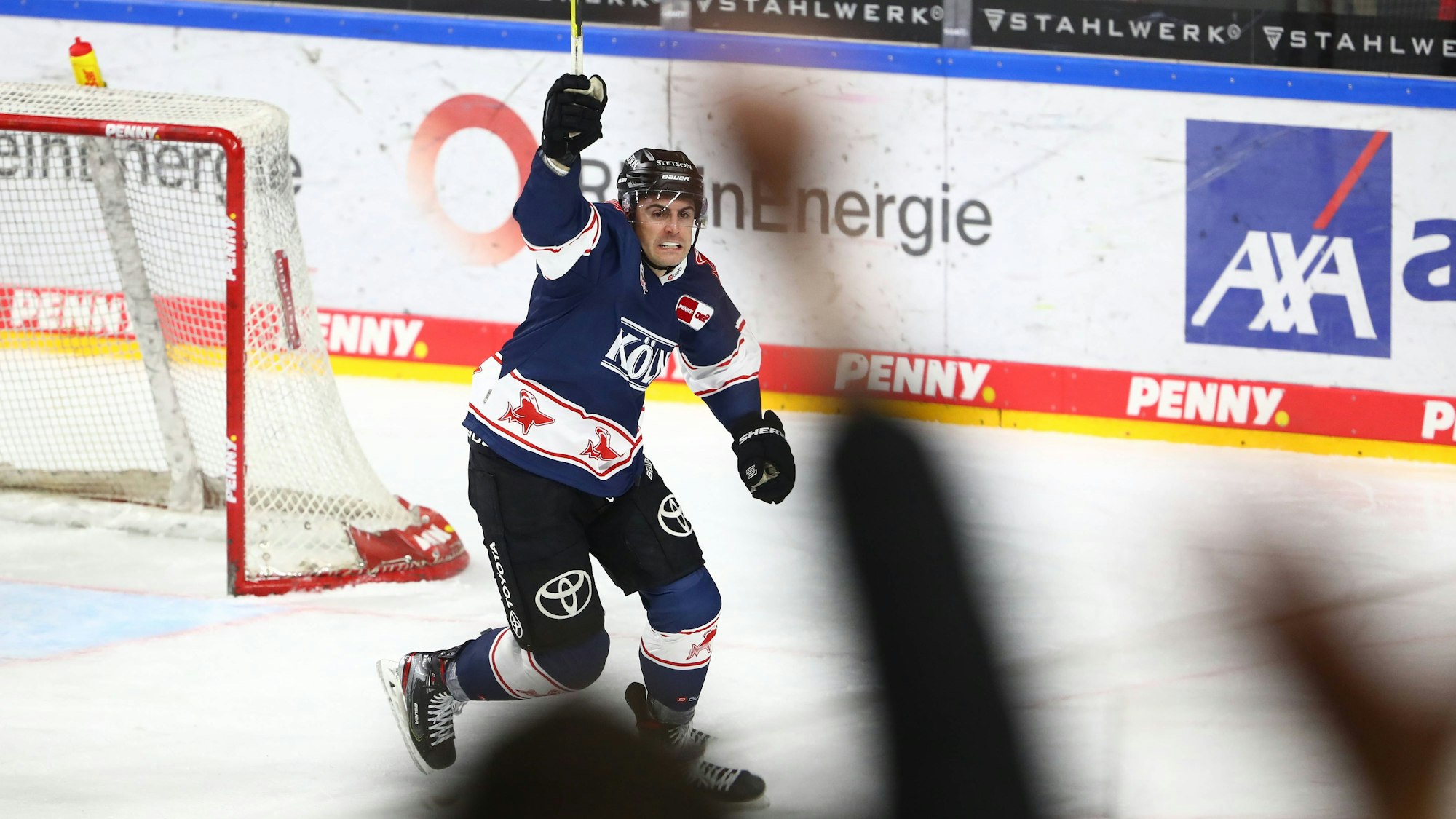 Maximilian Kammerer Koeln feiert seinen Siegtreffer zum 2:1 gegen Nuernberg Koelner Haie vs Nuernberg Ice Tigers, Eishockey, DEL, 29.01.2023 Koelner Haie vs Nuernberg Ice Tigers, Eishockey, DEL, 29.01.2023 Koeln *** Maximilian Kammerer Koeln celebrates his winning goal to 2 1 against Nuernberg Koelner Haie vs Nuernberg Ice Tigers, Ice Hockey, DEL, 29 01 2023 Koelner Haie vs Nuernberg Ice Tigers, Ice Hockey, DEL, 29 01 2023 Koeln Copyright: xEibner-Pressefotox EP_RWS