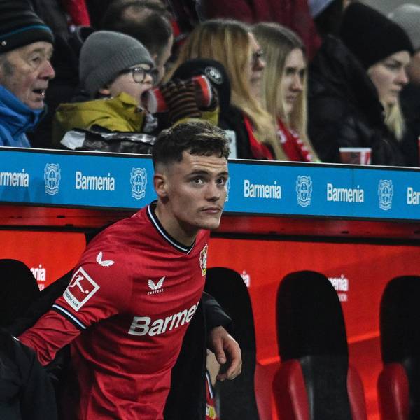 29.01.2023, Nordrhein-Westfalen, Leverkusen: Fußball: Bundesliga, Bayer Leverkusen - Borussia Dortmund, 18. Spieltag in der BayArena, Leverkusens Florian Wirtz nach Auswechslung. WICHTIGER HINWEIS: Gemäß den Vorgaben der DFL Deutsche Fußball Liga bzw. des DFB Deutscher Fußball-Bund ist es untersagt, in dem Stadion und/oder vom Spiel angefertigte Fotoaufnahmen in Form von Sequenzbildern und/oder videoähnlichen Fotostrecken zu verwerten bzw. verwerten zu lassen. Foto: Bernd Thissen/dpa +++ dpa-Bildfunk +++