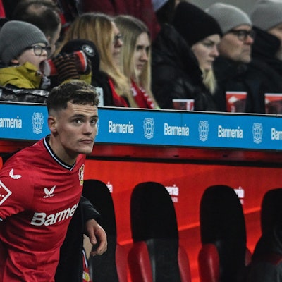 29.01.2023, Nordrhein-Westfalen, Leverkusen: Fußball: Bundesliga, Bayer Leverkusen - Borussia Dortmund, 18. Spieltag in der BayArena, Leverkusens Florian Wirtz nach Auswechslung. WICHTIGER HINWEIS: Gemäß den Vorgaben der DFL Deutsche Fußball Liga bzw. des DFB Deutscher Fußball-Bund ist es untersagt, in dem Stadion und/oder vom Spiel angefertigte Fotoaufnahmen in Form von Sequenzbildern und/oder videoähnlichen Fotostrecken zu verwerten bzw. verwerten zu lassen. Foto: Bernd Thissen/dpa +++ dpa-Bildfunk +++