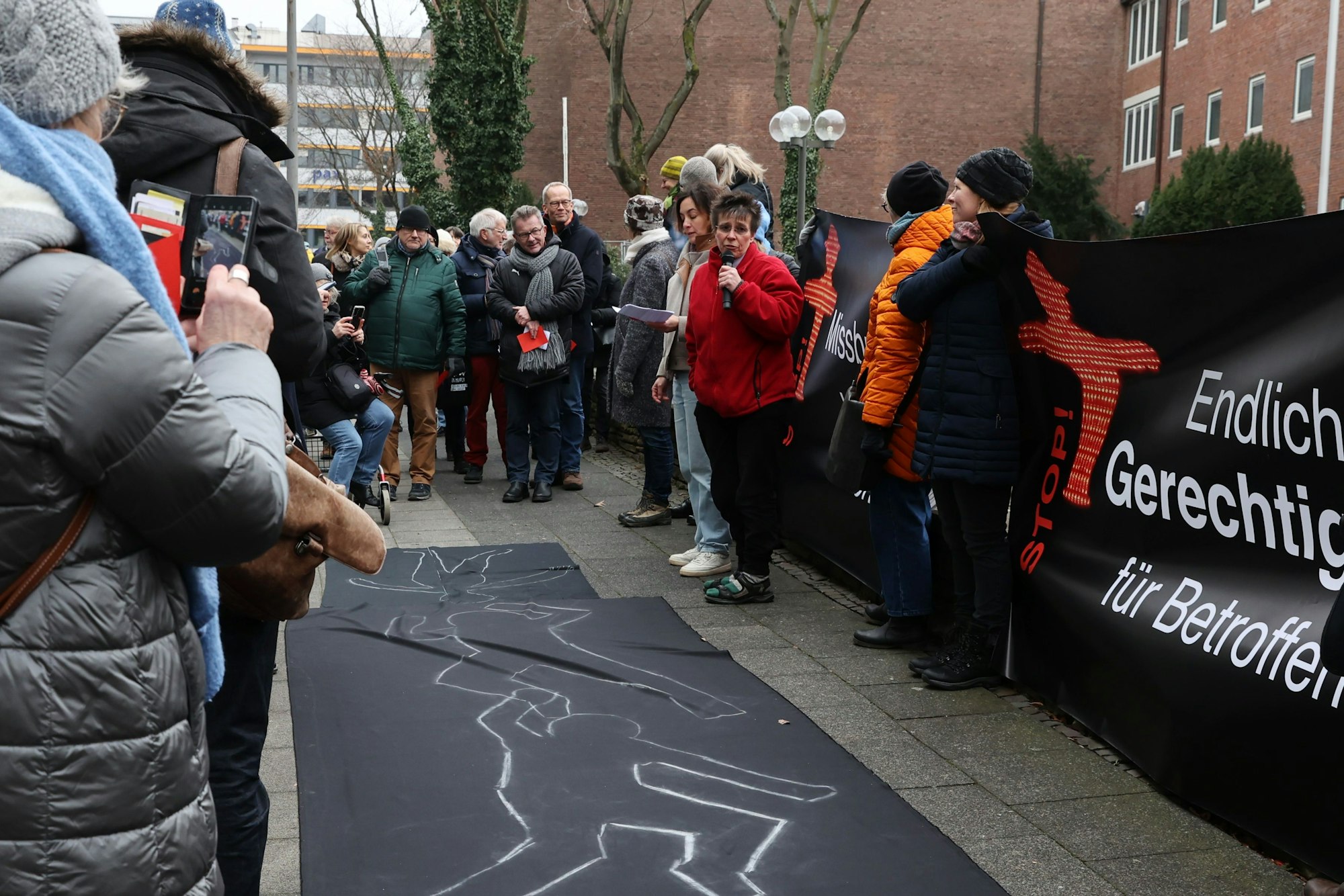 Solidarisierungs-Kundgebung: Maria 2.0 vor dem Erzbischöflichen Palais