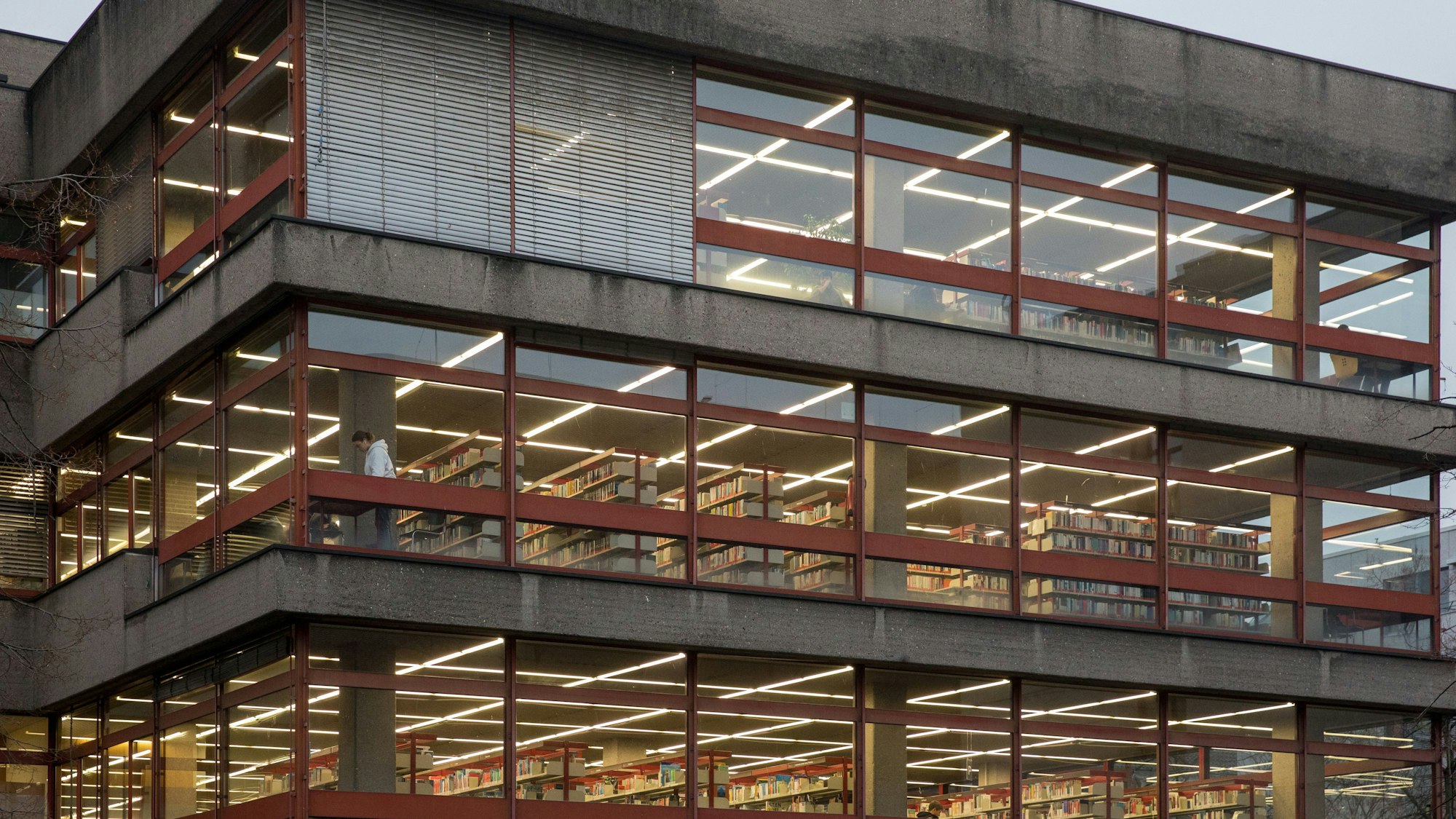 Aussenansichten der Zentralbibliothek am Neumarkt.