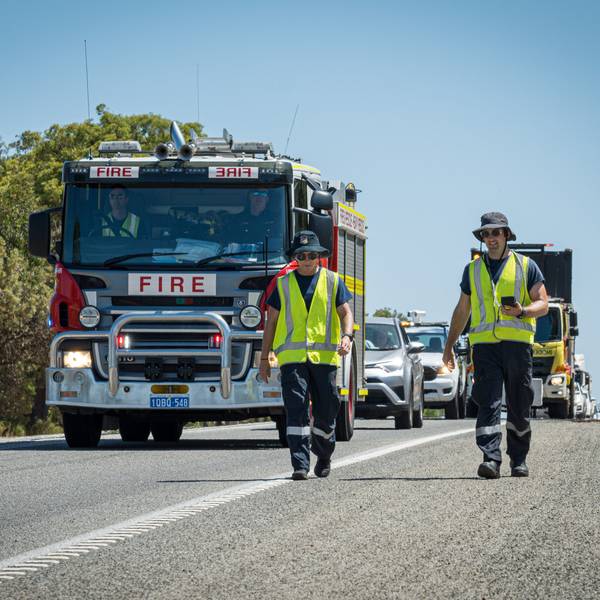 Australische Feuerwehrleute suchen nach einer radioaktiven Kapsel. Die winzige, mit Cäsium 137 gefüllte Kapsel war bei einem Transport aus einer Bergmine verschwunden. Das Material sei extrem besorgniserregend.