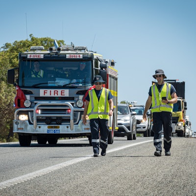 Australische Feuerwehrleute suchen nach einer radioaktiven Kapsel. Die winzige, mit Cäsium 137 gefüllte Kapsel war bei einem Transport aus einer Bergmine verschwunden. Das Material sei extrem besorgniserregend.
