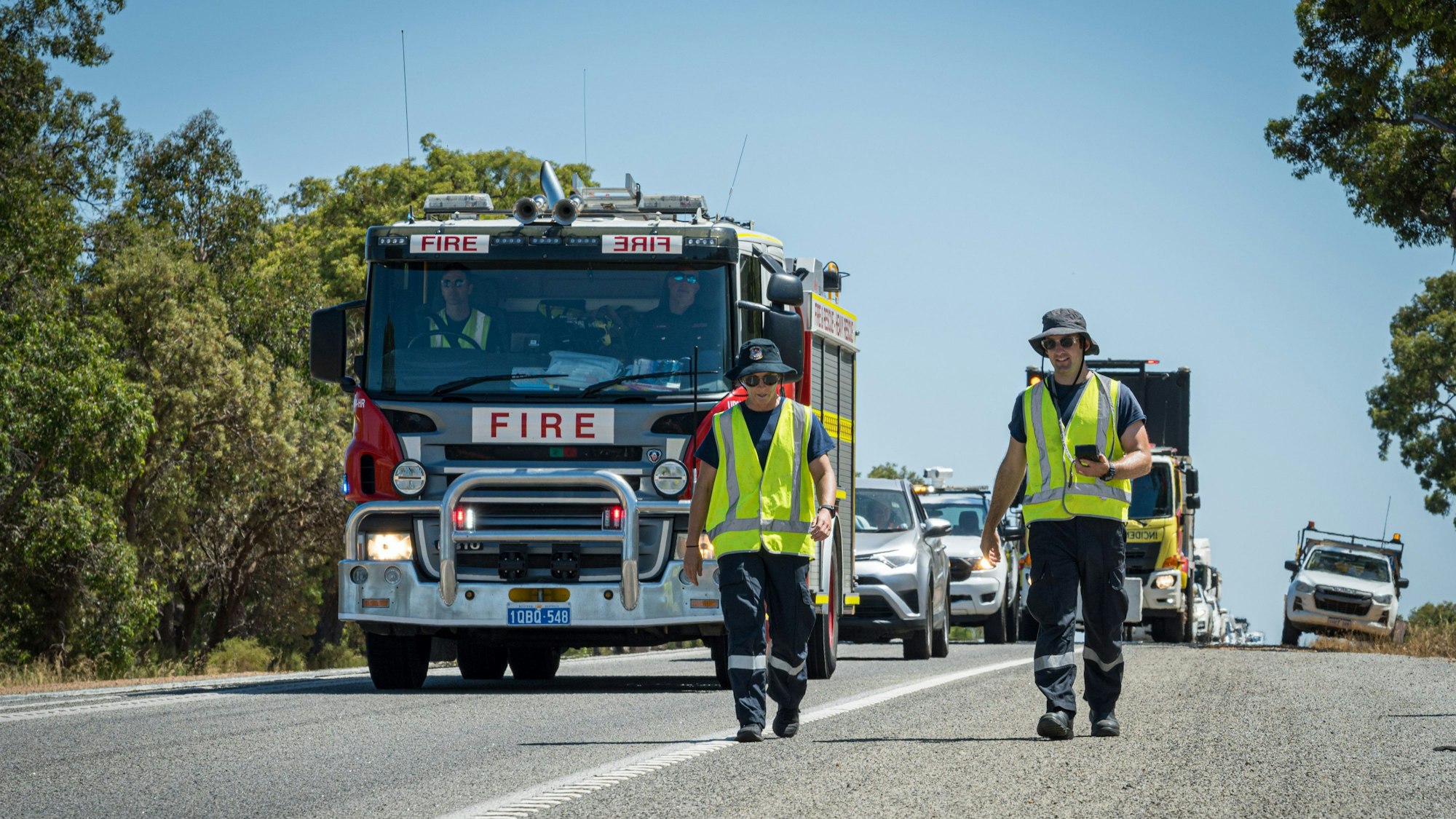 Australische Feuerwehrleute suchen nach einer radioaktiven Kapsel. Die winzige, mit Cäsium 137 gefüllte Kapsel war bei einem Transport aus einer Bergmine verschwunden. Das Material sei extrem besorgniserregend.