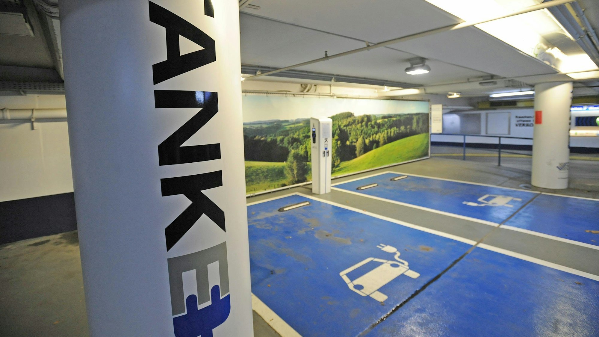Die E-Tankstelle in der Tiefgarage City-Center in Wiesdorf.