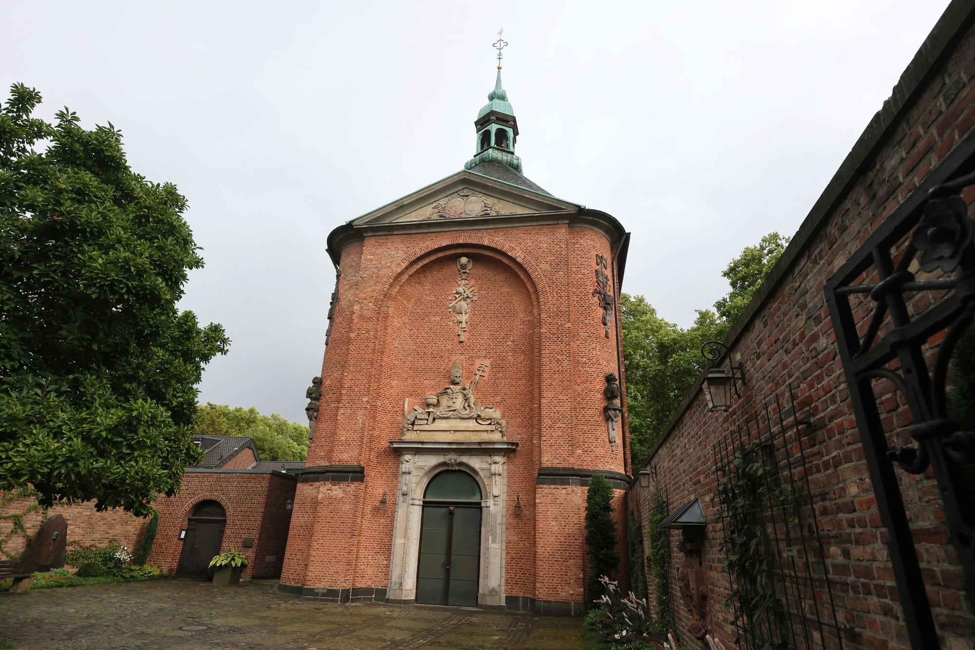 Casanova soll sich in der Elendskirche im Severinsviertel versteckt haben, bevor ihn die Angebetete in ihre Gemächer ließ.