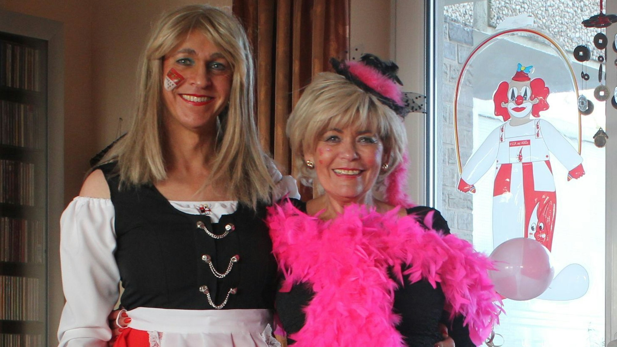 Laura und Gisela Schaldach an Karneval 2013, noch vor dem Outing.