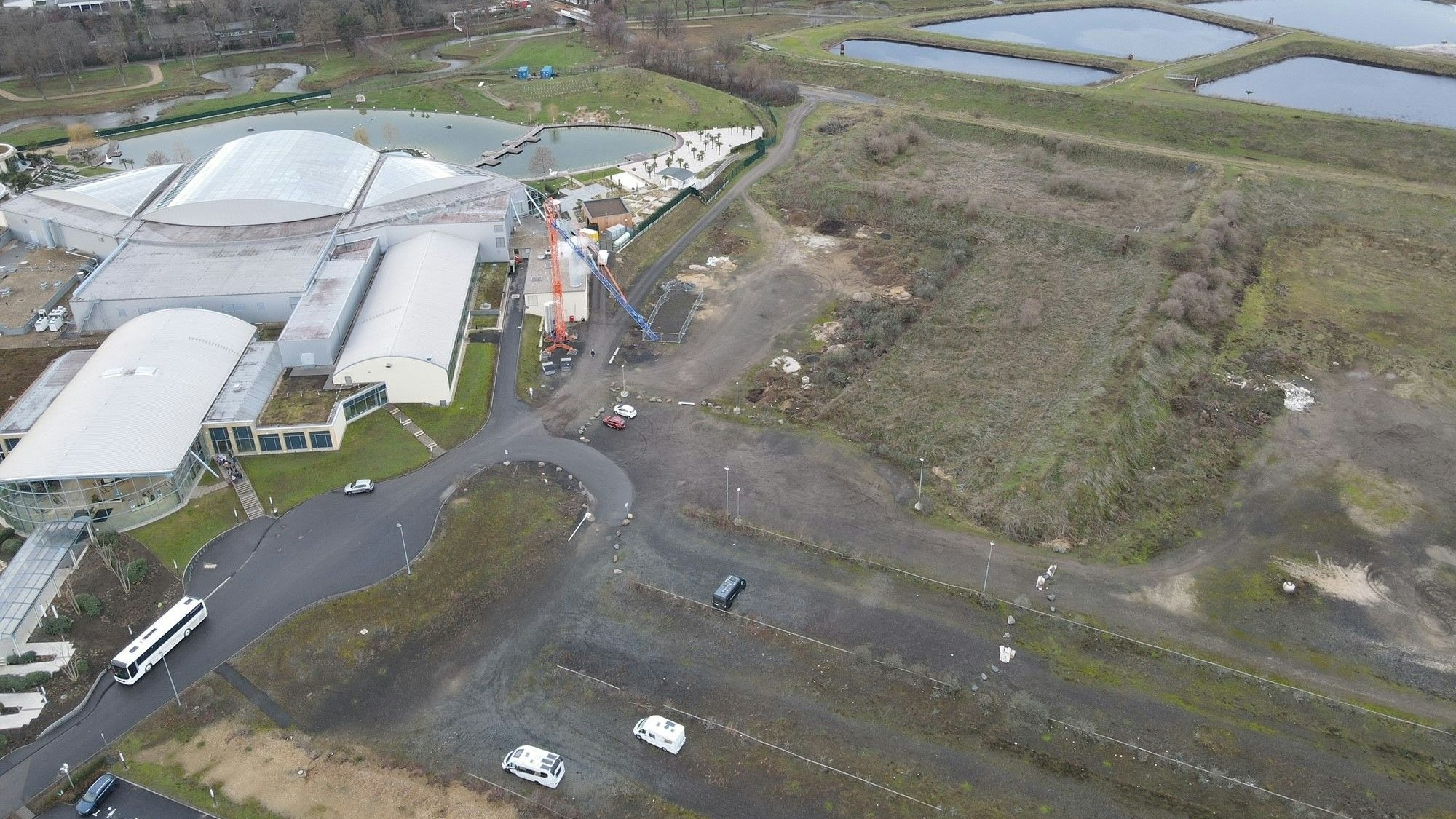 Das Luftbild zeigt die Euskirchener Therme und Freiflächen daneben.