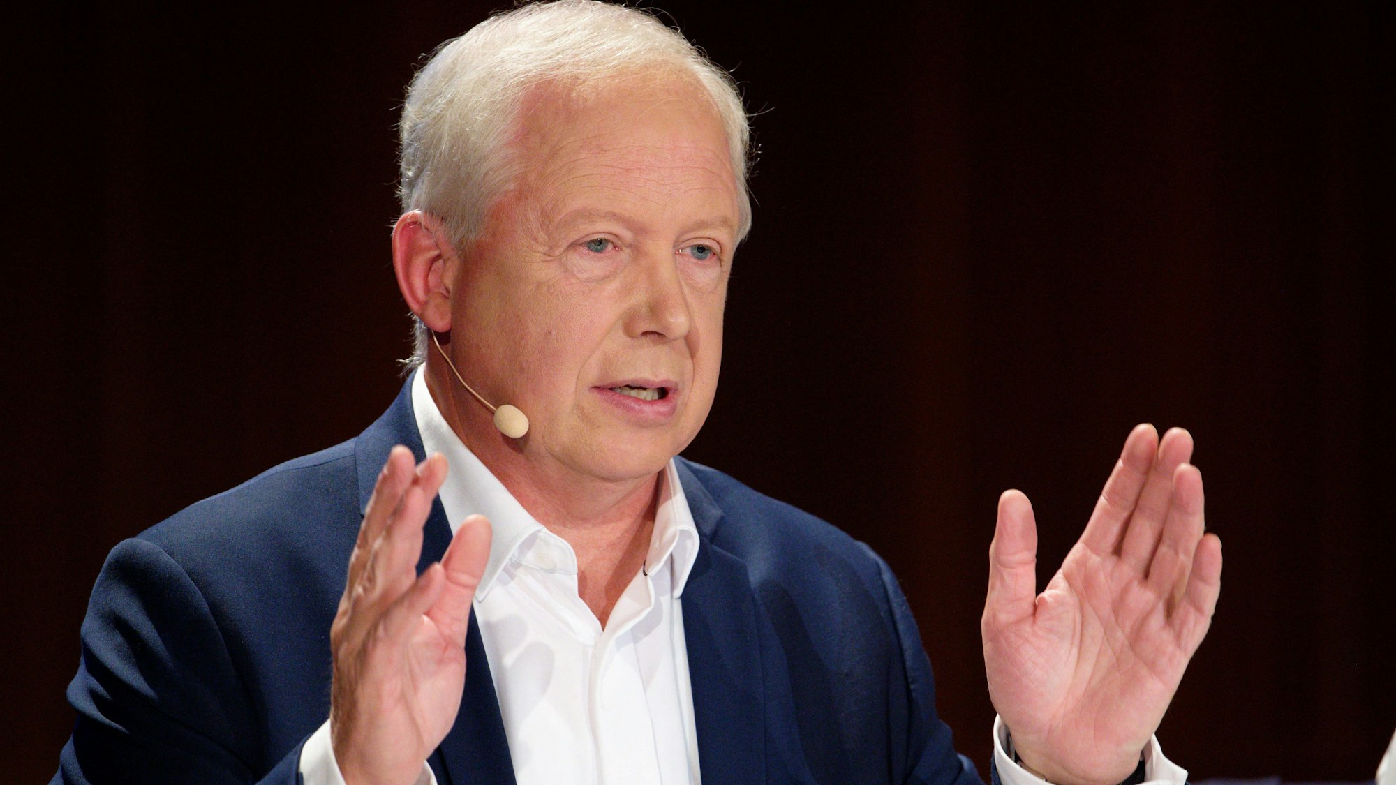 Tom Buhrow, aktueller ARD-Vorsitzender und WDR-Intendant, spricht während eines Pressegesprächs. Buhrow sprach am 14.12.2022 im Berliner Abgeordnetenhaus über das Thema Verlagerung von klassischem TV-Angebot mit fortlaufendem Programm zu Angeboten im Internet - ohne genaue Pläne zu nennen, welchen oder welche der Spartenkanäle er meinte.