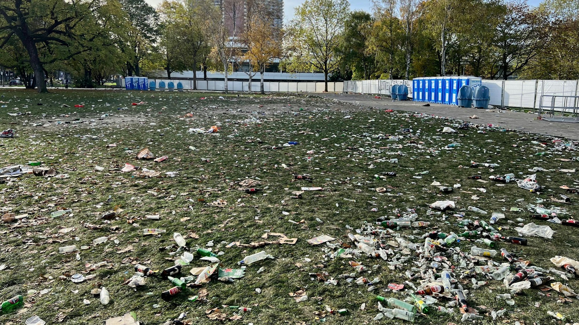 Müll auf der Uniwiese