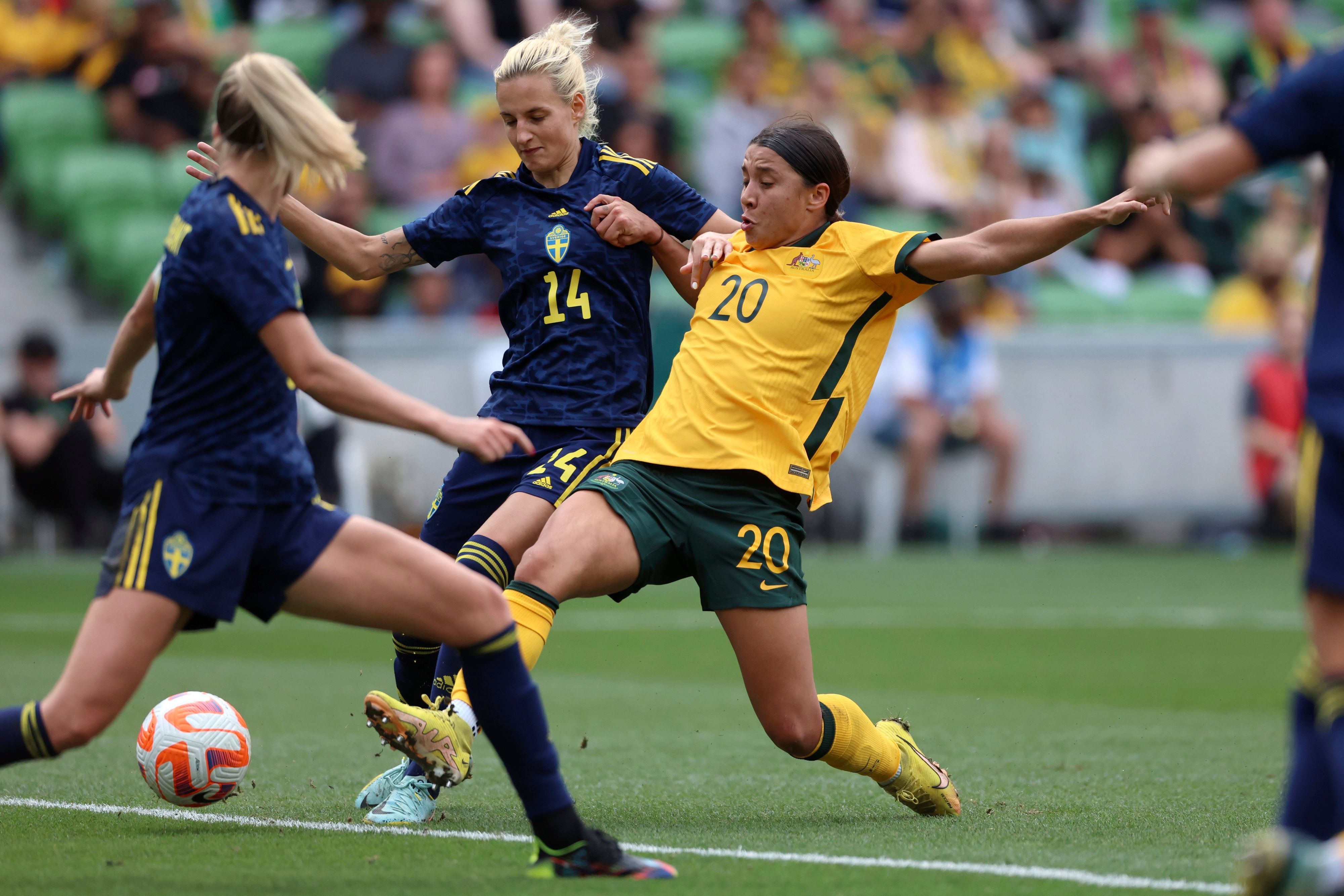 Australiens Sam Kerr trifft im Freundschaftsspiel gegen Schweden.