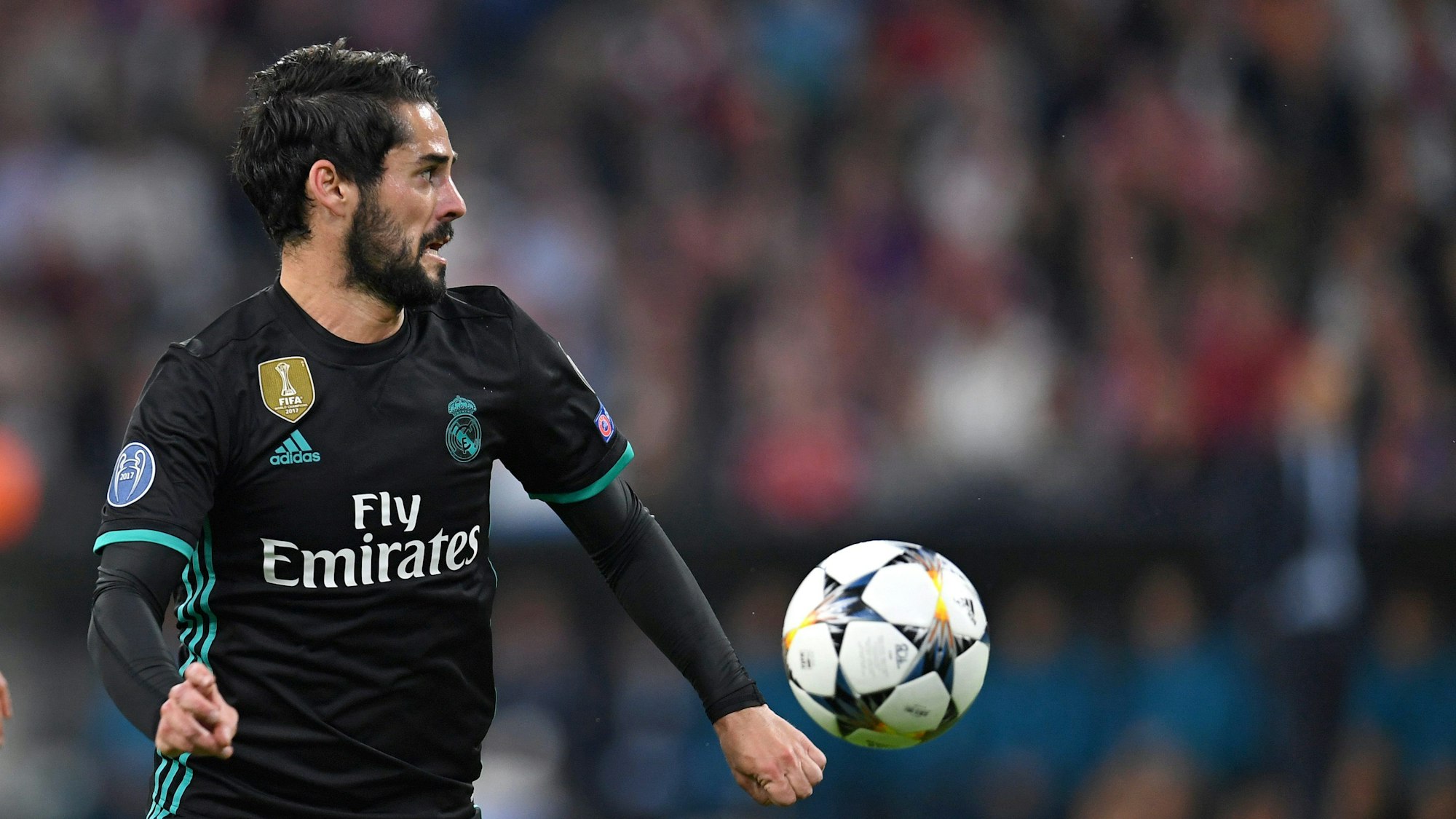 Isco im Trikot von Real Madrid in Aktion.