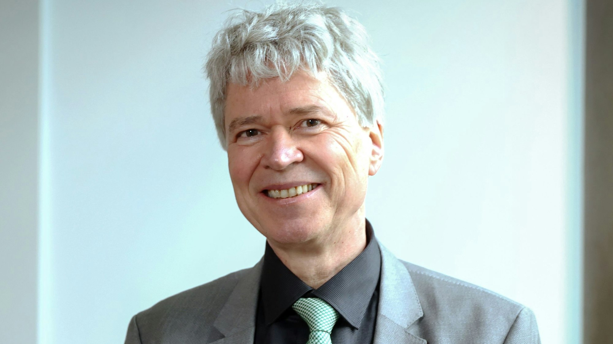 Dr. Harald Rau