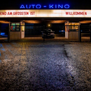 Die Einfahrt zum Autokino in Porz.