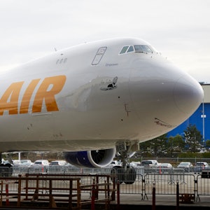 Die letzte Boeing 747 wird im Montagewerk in Everett (USA) während einer Zeremonie zur Auslieferung des Jumbo-Jets an Atlas Air ausgestellt.