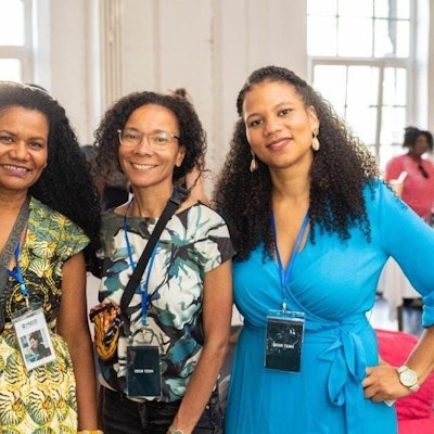 Glenda Obermuller, Jasmin Smalls und Joanna Peprah posieren für ein gemeinsames Foto auf einem von ihnen organisierten Events.