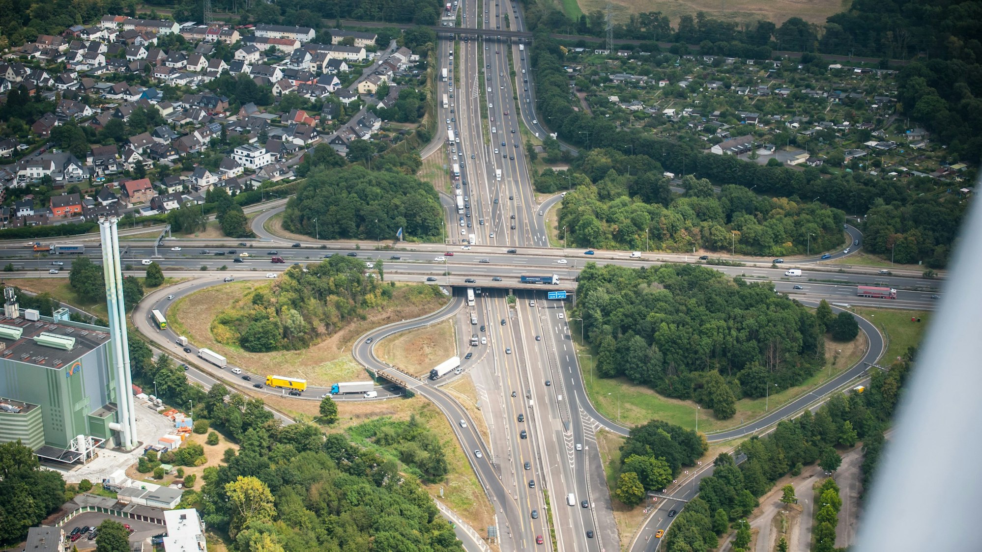 Das Autobahnkreuz Leverkusen aus der Luft