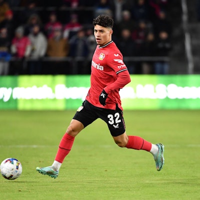 Ayman Azhil dribbelt mit dem Ball