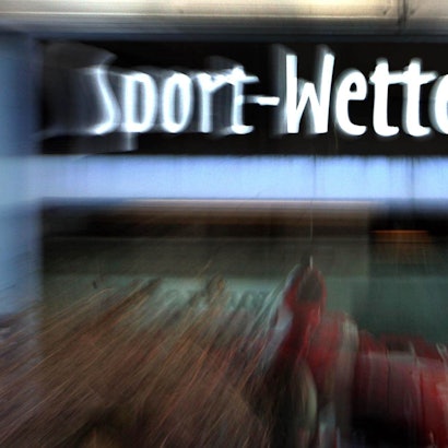 Ein Schild mit der Aufschrift „Sport-Wetten“.