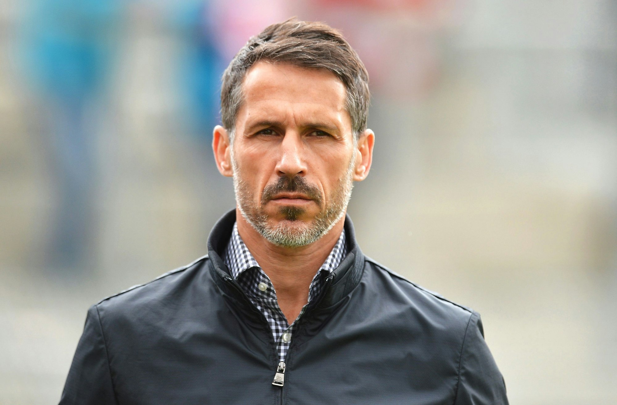 ARCHIV - 02.10.2016, Bayern, Würzburg: Fußball, 2. Bundesliga, Würzburger Kickers - TSV 1860 München, 8. Spieltag, Flyeralarm-Arena: Münchens damaliger Sportdirektor Thomas Eichin vor Spielbeginn. (zu dpa «Wiedersehen in Leverkusen: Eichin «fiebert immer noch mit Werder») Foto: picture alliance / Michael Will/dpa +++ dpa-Bildfunk +++