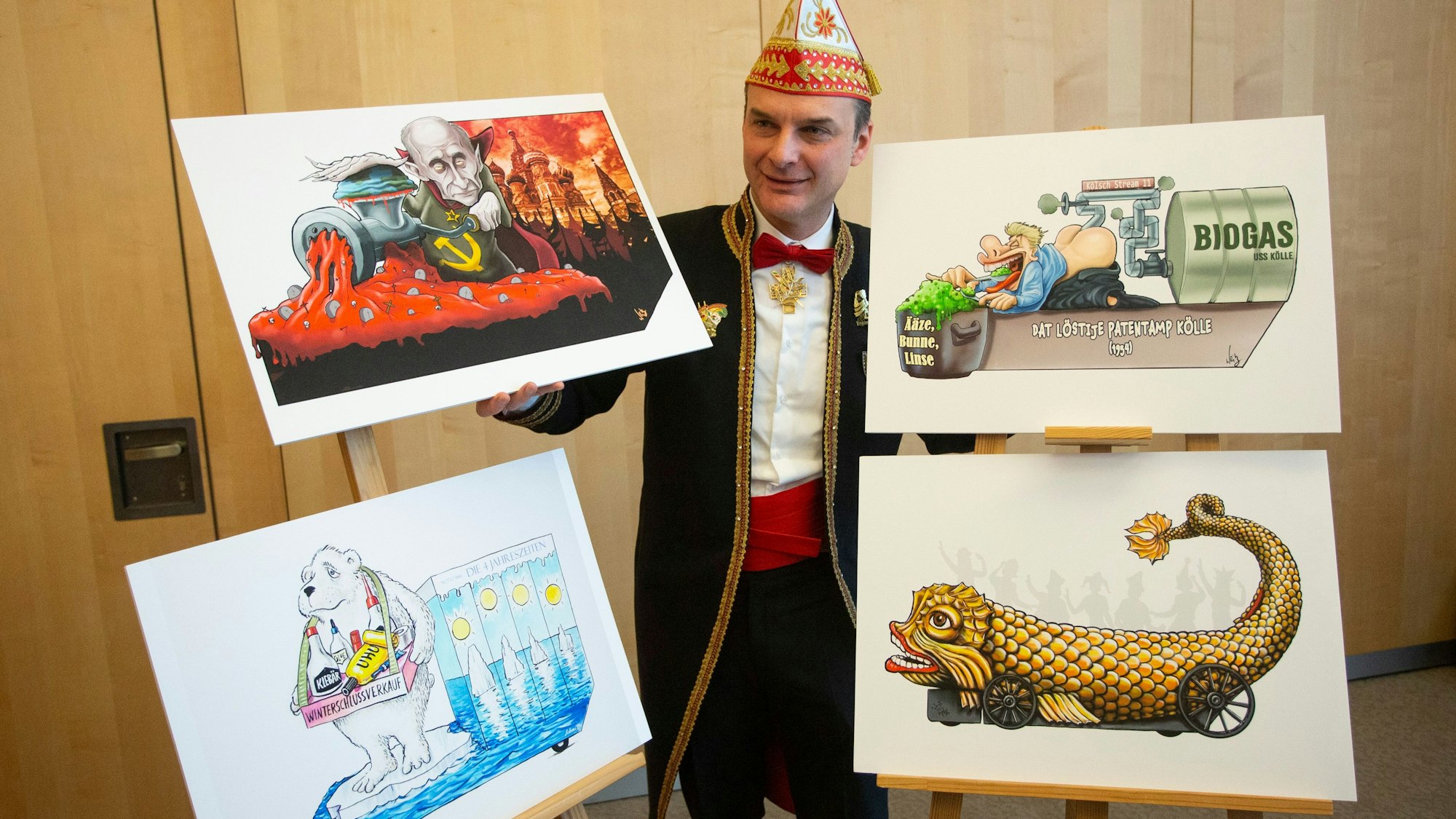 Holger Kirsch, Zugleiter des Kölner Rosenmontagszugs, stellte die Entwürfe für die Motivwagen des Rosenmontagsumzugs vor.