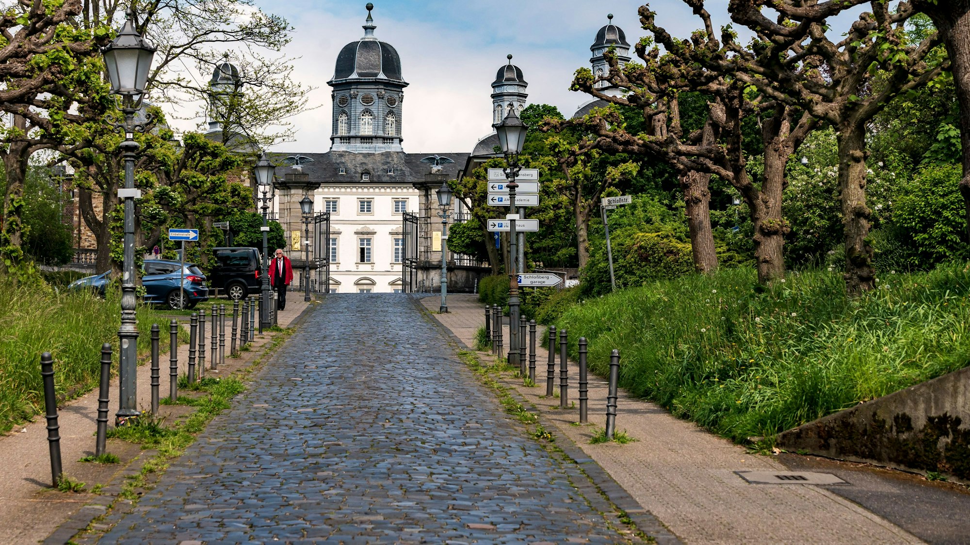 Blick auf das Schloss in Bensberg von der Schlossstraße aus gesehen.