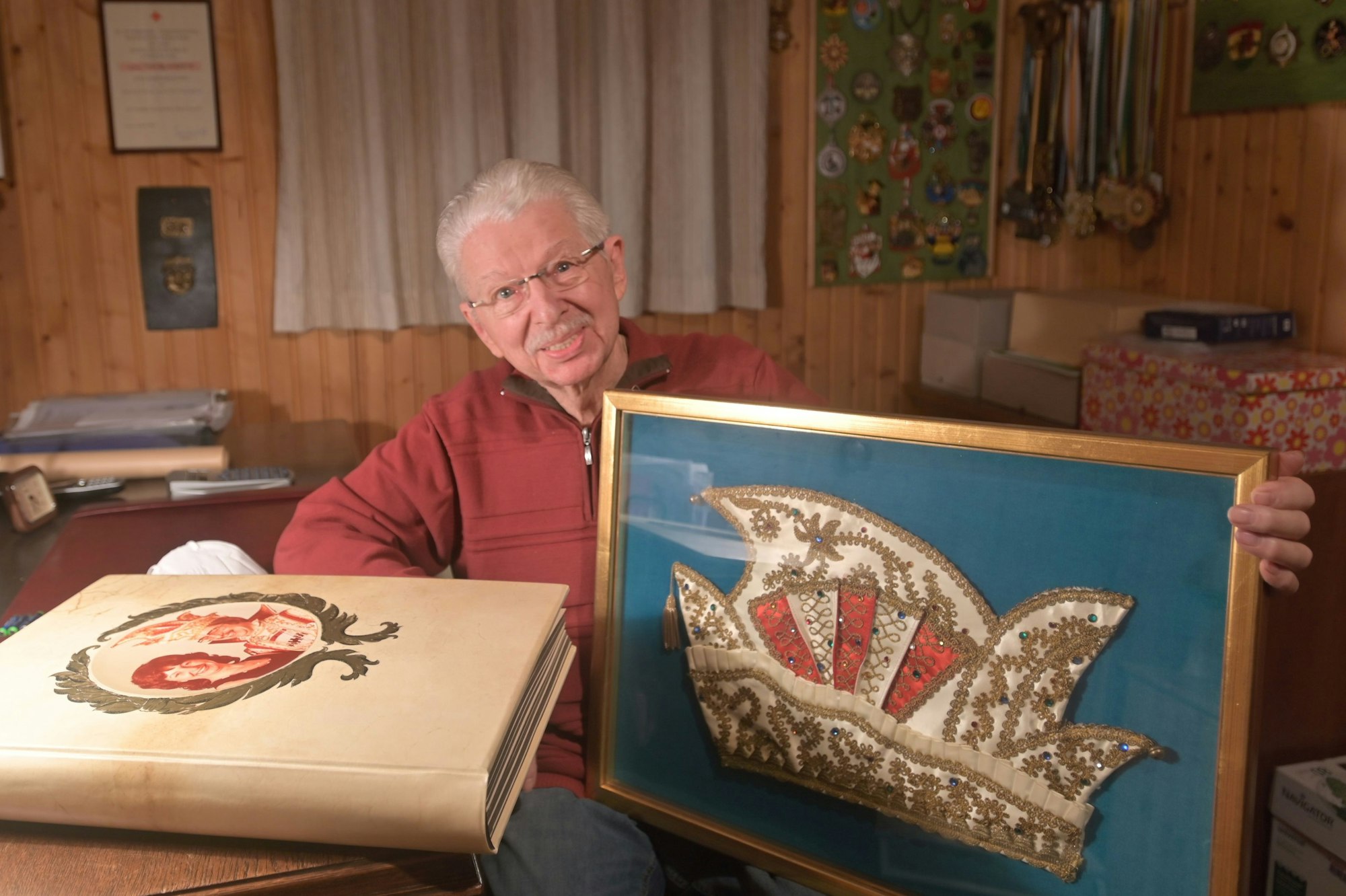 Toni Blankerts, Lützenkirchen, mit eingerahmter Prinzenmütze