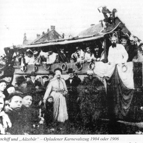 Ein Karnevalswagen in Opladen, 1904 oder 1906