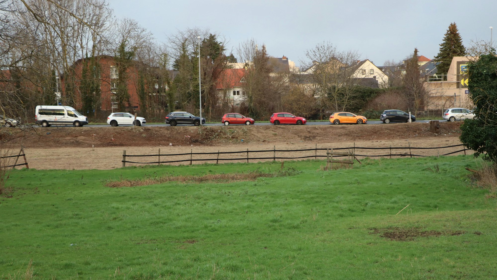Das Foto zeigt den Standort des künftigen Regenrückhaltebeckens in Wesseling.