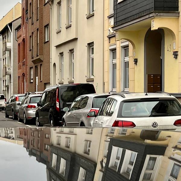 Geregeltes Gehweg-Parken in Opladen, Gartenstraße